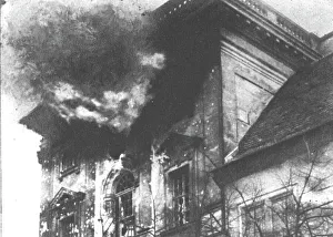 Shelling Prints: La Nouvelle Europe; la guerre civile a Berlin; Eclatement d'un obus au deuxieme etage