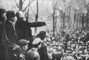Streets Prints: La Nouvelle Europe; la guerre civile a Berlin; Liebknecht harangue la foule massee Sous