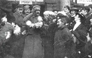 La Nouvelle Europe; la republique Polonaise; Le general Pilsudski revenant de sa captivite... Creator: Unknown