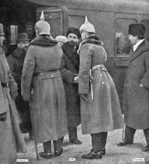 La paix des Bolcheviks; Trotzky et la delegation russe recus a Brest-Litovsk, le 7 janvier... 1918 Creator: Unknown