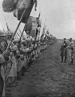 Gouraud Henri Prints: La parade des drapeaux; Le general Gouraud a reuni les drapeaux de tous les regiments
