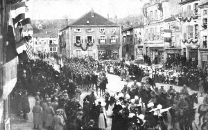 La patrie retrouvee; A Morhange, le 18 novembre: de jeunes Lorraines fleurissent les... 1918. Creator: Unknown