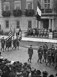On Parade Prints: La Premiere Mission Francaise aux Etats-unis; Le regiment de la celebre université d'Harvard