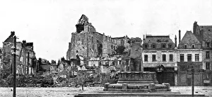Shell Damage Prints: La pression Croissante de Foch; les ruines de la collegiale de Saint-Quentin degagee
