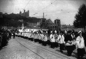 Funeral Procession Collection: 'La procession des Cardinaux, Archeveques et Eveques, aux funerailles du primat... 1916