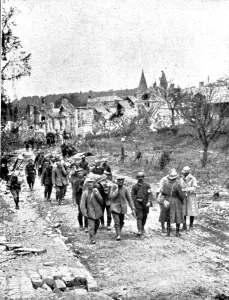 Offensive Prints: La Replique de Foch: Au Sud-ouest de Soissons; prisonniers allemands conduits par des