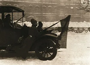 Patrolling Prints: La Revolution Russe; Pendant les journees sanglantes: des automobiles remplies de soldats