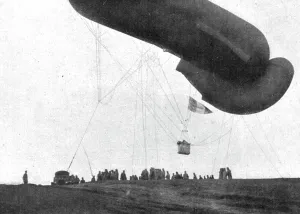 La Saucisse'; Le gouvernail a pris forme : le ballon s'eleve, 1916. Creator: Unknown. La Saucisse'; Le gouvernail a pris forme : le ballon s'eleve, 1916. Creator: Unknown