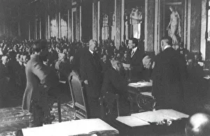 Diplomatic Prints: La signature du traite de paix a Versailles; Le president Wilson