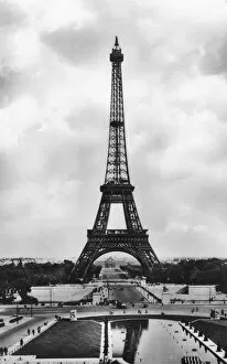 La Tour Eiffel et Bassins de Chaillot, Paris, 20th Century.Artist: Veritable