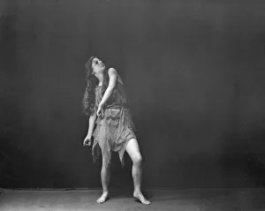 La Tour, Miss, 1919 June 25. Creator: Arnold Genthe
