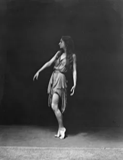 La Tour, Miss, 1919 June 25. Creator: Arnold Genthe