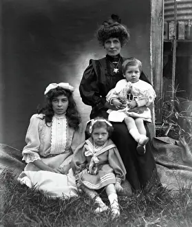 Childrenswear Prints: Lady & children - unknown, c1900s