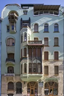 Asymmetrical Gallery: Lakohaz Apartment Hause, Budapest, Hungary, (1903), c2014-2017. Artist: Alan John Ainsworth