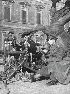 Machine Gun Prints: L'Allemagne Revolutionnaire; Le 9 novembre 1918; mitrailleuses devant le chateau