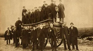 Odhams Press Ltd Gallery: Back to the Land, 1905, (1933). Creator: Unknown