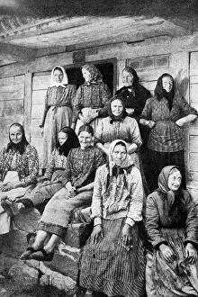 Prussia Gallery: Land-working women, East Prussia, 1922.Artist: Georg Haeckel