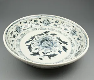 Large Dish with Pomegranate and Leaf Design, Late 15th/early 16th century Large Dish with Pomegranate and Leaf Design, Late 15th/early 16th century