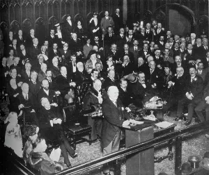 The launching of the War Loan, 1915