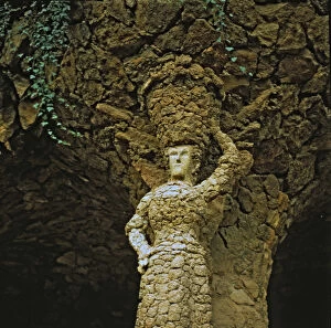 Guell Gallery: The Laundress, detail of the sculpture in one of the columns of the inside gallery