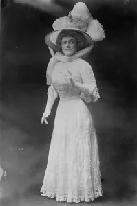 Distraction Prints: Laura Jean Libbey, White, NY, 1910. Creator: Bain News Service