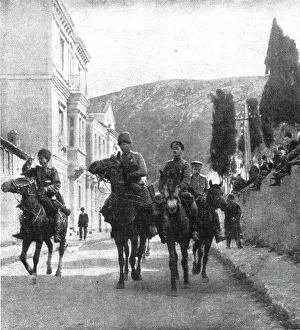 Capture Prints: L'Avance Russe en Asie-Mineure; les premiers cavaliers russes a Trebizonde