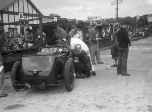 LCC Relay GP, Brooklands, 25 July 1931. Artist: Bill Brunell