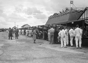 LCC Relay GP, Brooklands, 25 July 1931. Artist: Bill Brunell