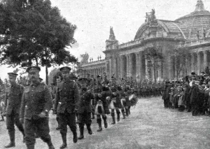 Bagpiper Prints: Le 14 juillet 1916 a Paris; les Bag-pipers ecossais