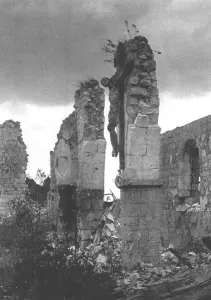Le Christ aux ruines; La nef, envahie deja par les plantes sauvages, d'une eglise, 1916. Creator: Unknown