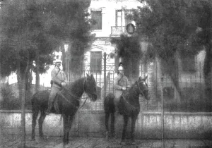 Macdedonian Front Prints: Le Consulat d'Autriche-Hongrie garde par les gendarmes francais