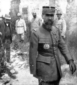 Le Friedensturm'; le president du Conseil (M. Clemenceau) et le commandant de la 4e armee... 1918 Creator: Unknown. Le Friedensturm'; le president du Conseil (M. Clemenceau) et le commandant de la 4e armee... 1918 Creator: Unknown