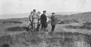Salonica Prints: Le general de Castelnau a Salonique; La visite a pied du terrain. 1916. Creator: Unknown