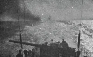 Le Goeben contre le torpilleur Schastlivyi (21 sept. 1915); Le croiseur germano-turc... 1915. Creator: Unknown. Le Goeben contre le torpilleur Schastlivyi (21 sept. 1915); Le croiseur germano-turc... 1915