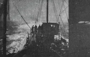 Le Goeben contre le torpilleur Schastlivyi (21 sept. 1915); Le croiseur germano-turc... 1915. Creator: Unknown. Le Goeben contre le torpilleur Schastlivyi (21 sept. 1915); Le croiseur germano-turc... 1915