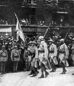 Honouring Prints: Le jour de gloire; au coeur de Paris: le defile sur les grands boulevards jusqu'a la place