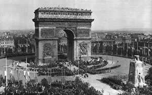 Honouring Prints: Le jour de gloire; le defile triomphal; le vainqueur de la marne en 1914 et le commandant