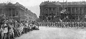 Honouring Prints: Le jour de gloire; le defile triomphal place de la Concorde: l'entrée de la rue Royale