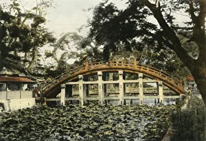 Le Pont Sumiyoshi A Osaka, (Sumiyoshi Bridge in Osaka), 1900. Creator: Unknown Le Pont Sumiyoshi A Osaka, (Sumiyoshi Bridge in Osaka), 1900. Creator: Unknown