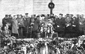 Honouring Prints: Le Soldat Inconnu Americain; dans l'amphitheatre d'Arlington: les plus hautes