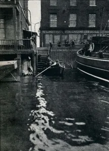 Leaving Battle Bridge Stairs, London, c1900 (1901)