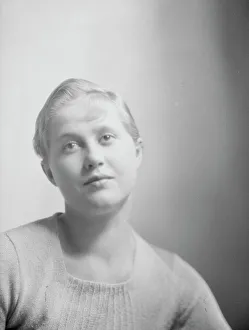 Jumper Prints: Lee, Margaret, Miss, portrait photograph, 1927 Creator: Arnold Genthe