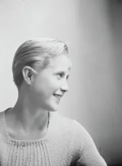 Short Hair Prints: Lee, Margaret, Miss, portrait photograph, 1927 Creator: Arnold Genthe