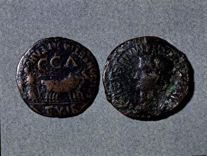 At left a coin with the legend Scipione er Montano II vir CCA, at right the front At left a coin with the legend Scipione er Montano II vir CCA, at right the front
