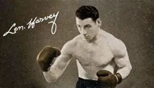 Boxing Gloves Gallery: Len Harvey, light heavy weight boxing champion of Great Britain, 1935
