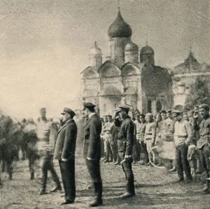 Communism Prints: Lenin reviews the 11th group of graduates of the First Moscow Soviet Machine-Gun Commander School i