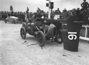 Bugatti Gallery: Leon Cushman working on his Bugatti Brescia at the JCC 200 Mile Race, Brooklands, Surrey, 1922