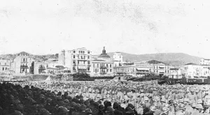 Salonica Prints: Les allies a Salonique; L'arrivee des italiens: les troupes italiennes massees sur le mole
