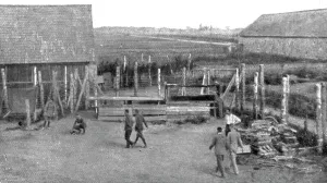 Yard Prints: Les camps de represailles; Deux aspects de la cour de 30 metres de cote que les officiers