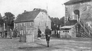 Yard Prints: Les camps de represailles; Deux aspects de la cour de 30 metres de cote que les officiers